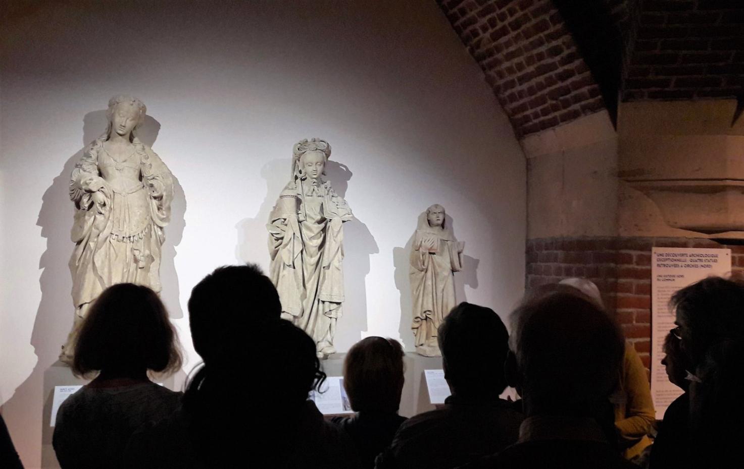 Premiers visiteurs dans les salles du musée. Les efforts des archéologues, restaurateurs et conservateurs prennent alors tout leur sens…