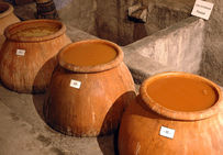 Reconstitution de dolia au Mas des Tourelles à Beaucaire (Gard), archéologie expérimentale.