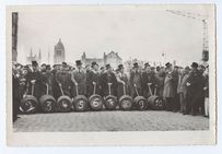 La fête de la Saint-Aignan, photographiée ici à Orléans en 1950, correspond aujourd'hui à l'arrivée du vin nouveau.