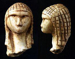 Dame de Brassempouy ou Dame à la capuche Dame de Brassempouy ou Dame à la capuche