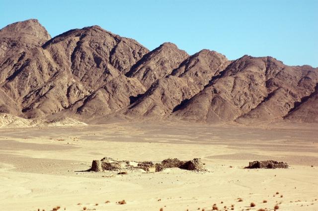 Quand les romains fortifiaient les routes du désert Oriental (Egypte) Quand les romains fortifiaient les routes du désert Oriental (Egypte)