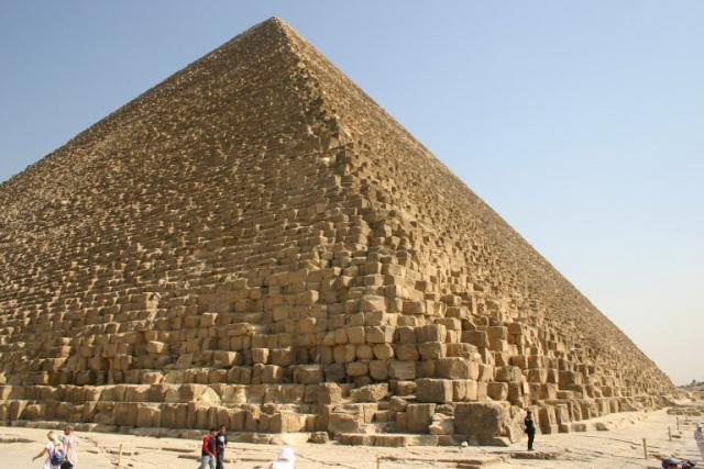 Khéops, Khephren et les autres, faut-il raser les pyramides d'Egypte ?