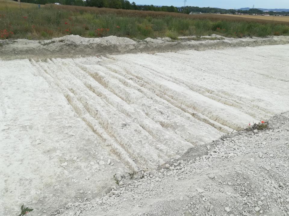 Profondes ornières laissées par la circulation sur « le grand chemin de Troyes à Châlons » construite à partir de 1750. Profondes ornières laissées par la circulation sur « le grand chemin de Troyes à Châlons » construite à partir de 1750.