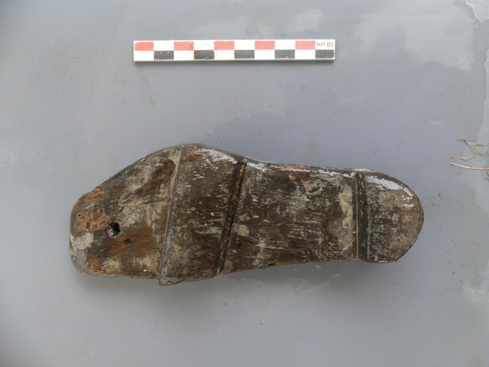 Semelle en bois de chaussure d’enfant.