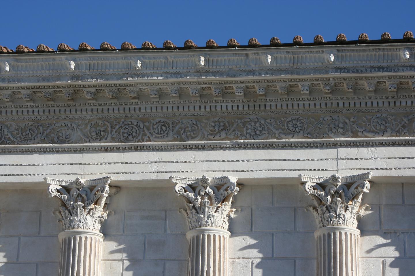 facade_ouest_Nîmes.jpg facade_ouest_Nîmes.jpg