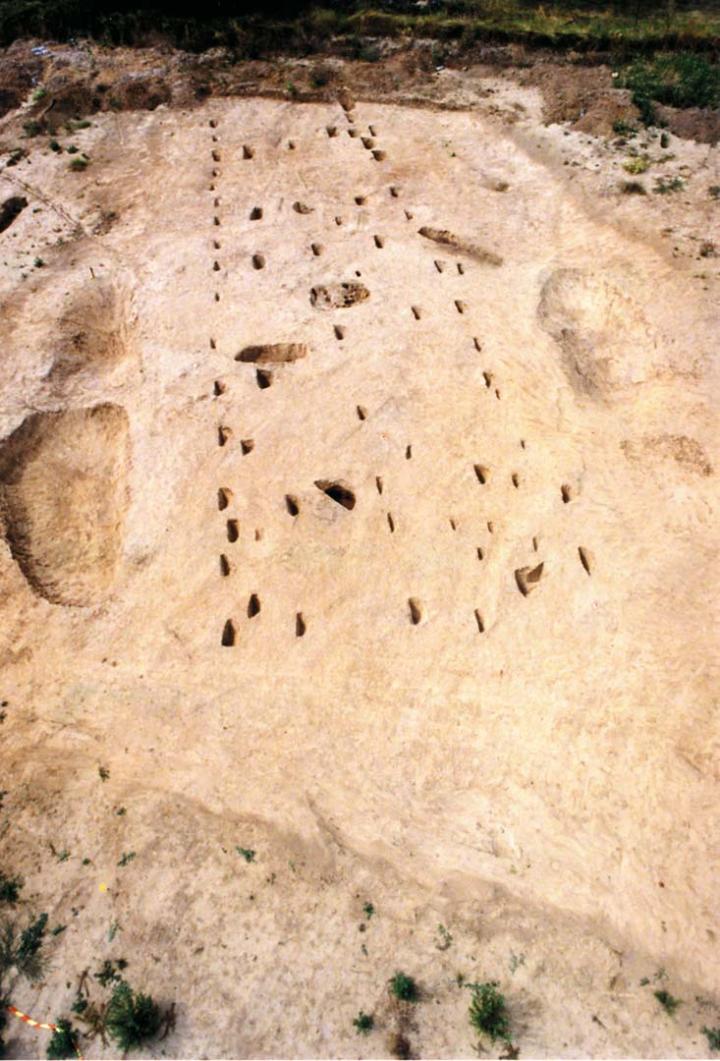 Traces d’une maison danubienne vers -5000 à Chambly, dans l’Oise.