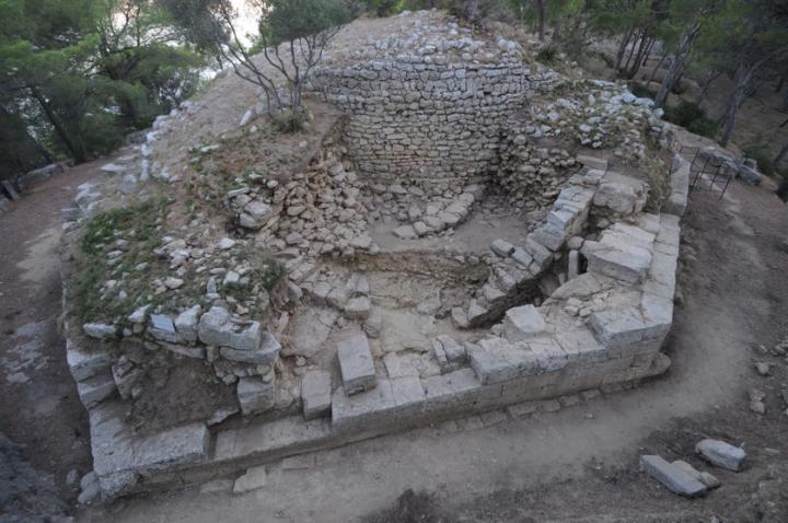 Les fortifications archaïque, hellénistique et tardo-antique de l'oppidum de Saint-Blaise. Tour de l'éperon sud