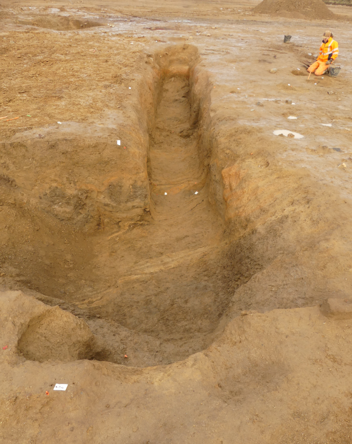 Cave du premier âge du Fer, l'accès se fait par un escalier situé au premier plan mais partiellement détruit lors du diagnostic.