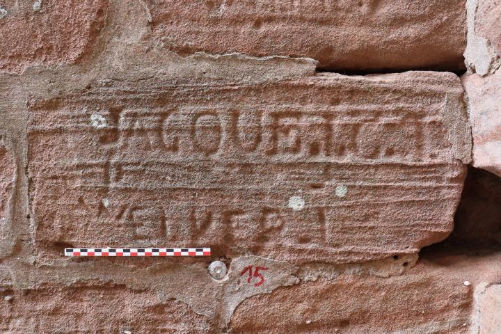 Exemple de graffiti d'Époque moderne à l'intérieur de la tour ouest