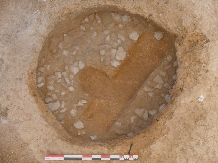 468 Chemin de Faveyrolles, aménagement du fond d’une structure de stockage de l’âge du Bronze