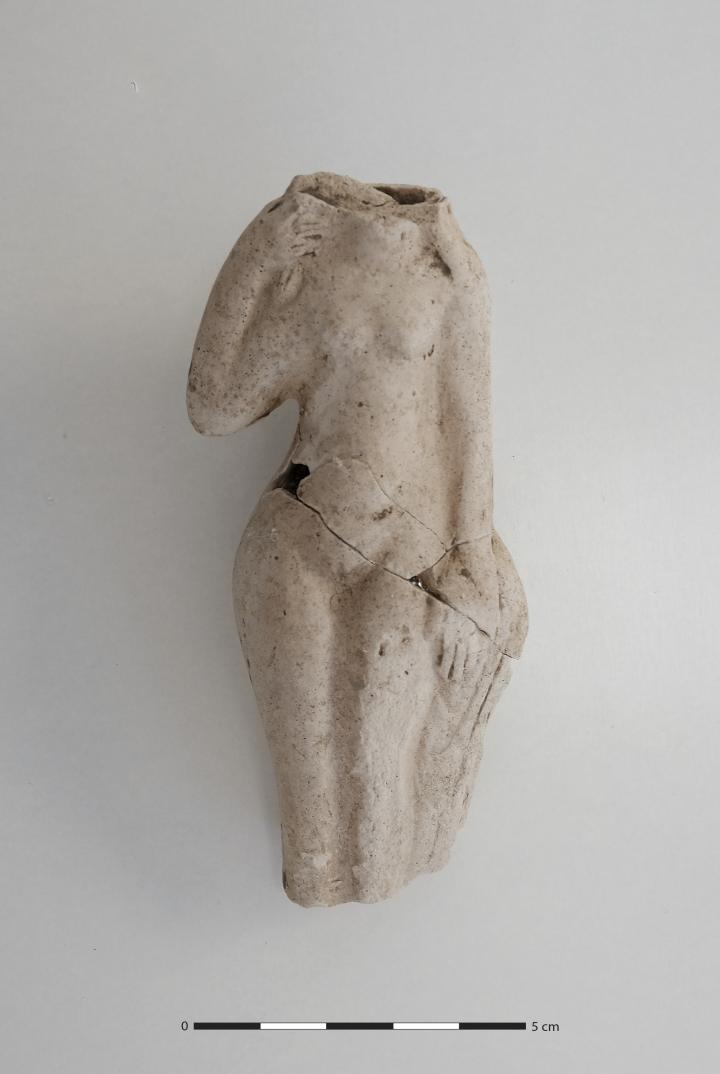 Petite Vénus en terre cuite. 