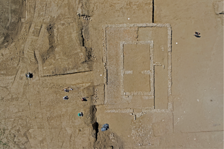 Vue aérienne du temple antique fouillé par l'Inrap en 2013 à Magalas.