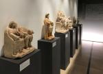 Sculptures de divinités dont "couple éduen" (au premier plan)