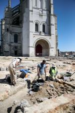 Vue générale des sépultures en cours de fouille. Vue générale des sépultures en cours de fouille.