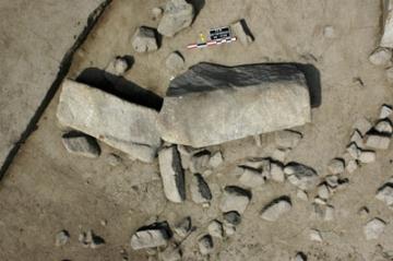 La face cachée des menhirs abattus : les alignements de Belz