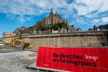L'Inrap dégage la tour Denis, au pied des remparts du Mont-Saint-Michel