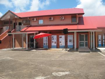 Inauguration du centre de recherches archéologiques de l'Inrap à Cayenne, mardi 27 septembre 2011