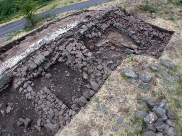 Les fortifications de l'Oppidum de Gergovie - La muraille à éperons gauloise et sa réfection augustéenne