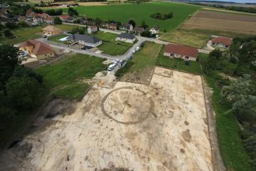 Esclavolles-Lurey : de la sépulture aristocratique de l'âge du Bronze à la nécropole mérovingienne