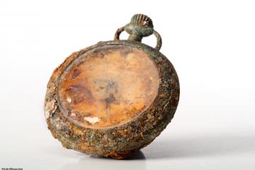 Montre à gousset retrouvée lors de la fouille d'un cimetière provisoire français de la Grande Guerre à Soupir (Aisne), 2004.