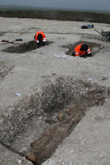 Pillage d'une nécropole antique à Prunay-Belleville