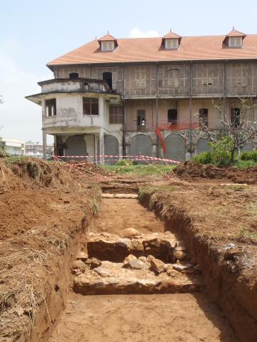 Fouille archéologique dans l'ancien hôpital Jean-Martial à Cayenne
