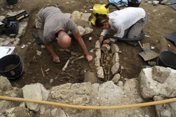 Sur la colline de Substantion à Castelnau-le-Lez, découverte de l'église médiévale et de son cimetière
