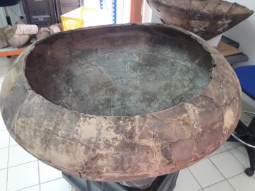 Le Samaku une fois remonté dans les locaux de l’Inrap à Cayenne.
