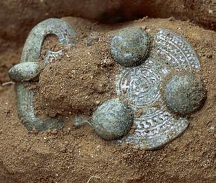 Nécropoles mérovingienne et carolingienne à Noisy-le-Grand : 500 ans de pratiques funéraires
