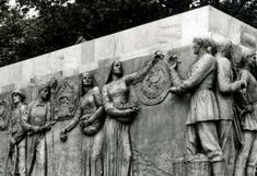 La « résurrection » à Baillet-en-France des bas-reliefs du pavillon soviétique de 1937