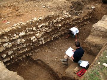 Le rempart monumental d'un <i>oppidum</i>, en Charente-Maritime