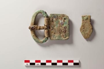 Plaque-boucle trouvée dans une tombe mérovingienne