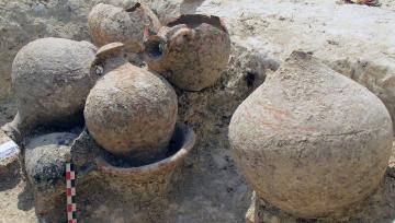 Dépôt céramique présent dans la sépulture antique