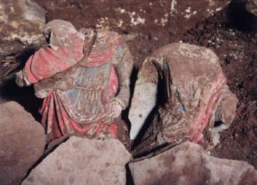 Une cache de sculptures découverte dans l'église médiévale Saint-Félix de Landos (Haute-Loire)