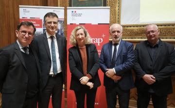 25e édition du Club Aménageurs de l’Inrap. De gauche à droite :  Daniel Guérin, directeur général de l’Inrap, Nicolas Gravit, directeur général d'Eiffage Amenagement, Alexia Fabre, directrice de l'École nationale supérieure des Beaux-Arts de Paris, Dominique Garcia, président de l’Inrap, et Frédéric Gerber, archéologue de l'Inrap.