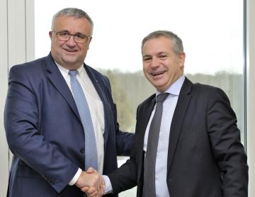 Philippe Amequin, directeur général de Bouygues Travaux Publics et Pierre Dubreuil, directeur général de l’Inrap. 