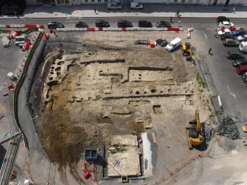 Etat du chantier à la fin de l’opération (juin 2019). Les vestiges du pont du 17e siècle sont visible en bas de la photo