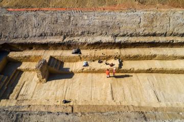 Vue aérienne de la tranchée de fouille de Clichy la Garenne, Impasse Dumur