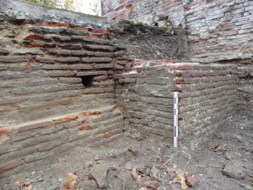 Massif constituant un point fort dans le mur d'enceinte de la fin du Moyen Âge.