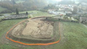 Vue aérienne du cimetière en cours de fouille