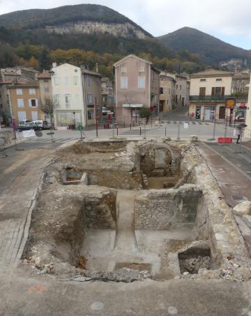 Vue générale de l’emprise des caves depuis l’est.