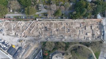  Photo zénithale de l'ensemble de la fouille en cours au quartier Sernam/Boulingrin mise au jour à Reims (Marne), en 2023.  Un site monumental antique des IIe-IIIe siècles y a été découvert. 