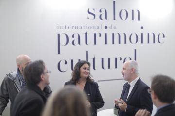 Karen Taïeb, adjointe à la Maire de Paris et chargée du Patrimoine, et Dominique Garcia, président de l'Inrap, au Salon international du patrimoine culturel