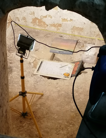 Vue de l’accès au caveau du duc et de la duchesse du Maine.