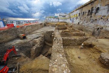 Le site archéologique vu depuis l’est 