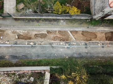 Vue aérienne d'une partie des sépultures médiévales rue Trie-Nielle.