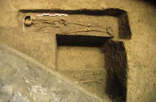 6-7-7 Sépultures superposées dans le cimetière juif médiéval