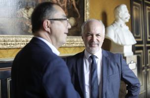 Dominique Garcia, président de l'Inrap, et Jean-Luc Martinez, président-directeur de l'Etablissement public du Musée du Louvre.jpg