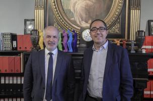 Dominique Garcia, président de l'Inrap, et  Jean-Luc Martinez, président-directeur de l'Etablissement public du Musée du Louvre, le 22 mai 2018 lors du renouvellent leur partenariat scientifique et culturel.jpg