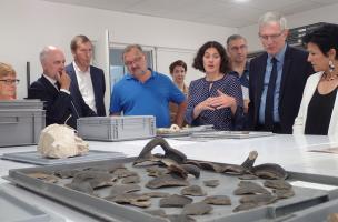 Présentation de découvertes archéologiques par Sophie François, directrice de la Maison de l'archéologie_2